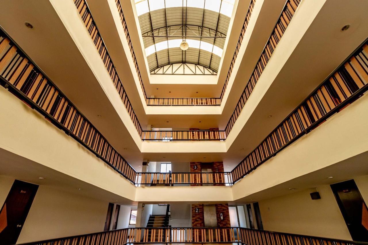 Aparthotel Grannylla Charoenkrung Bangkok Esterno foto