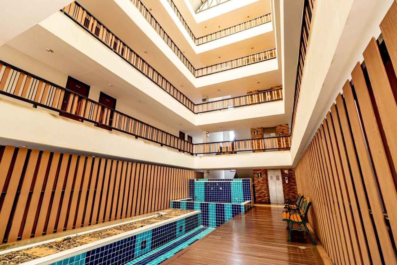 Aparthotel Grannylla Charoenkrung Bangkok Esterno foto