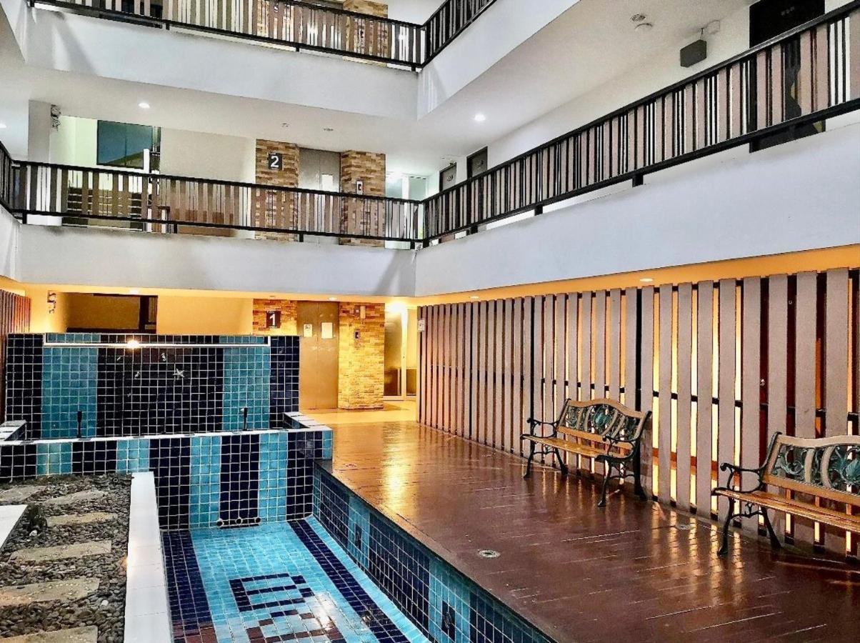 Aparthotel Grannylla Charoenkrung Bangkok Esterno foto