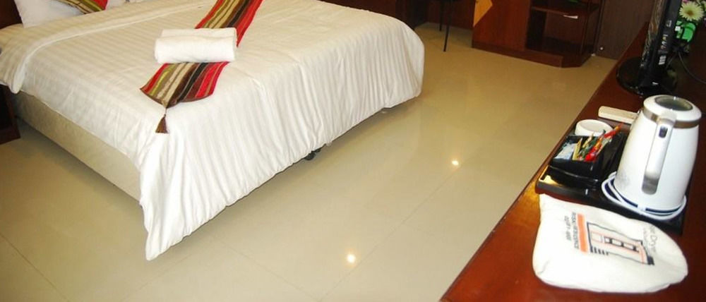 Aparthotel Grannylla Charoenkrung Bangkok Esterno foto