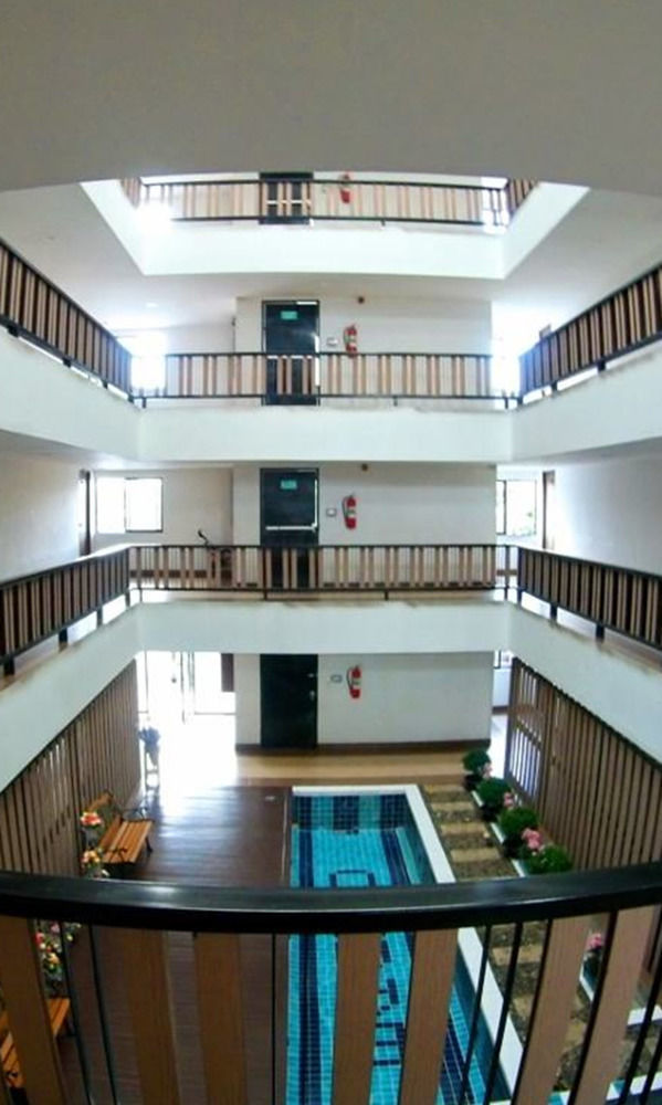 Aparthotel Grannylla Charoenkrung Bangkok Esterno foto